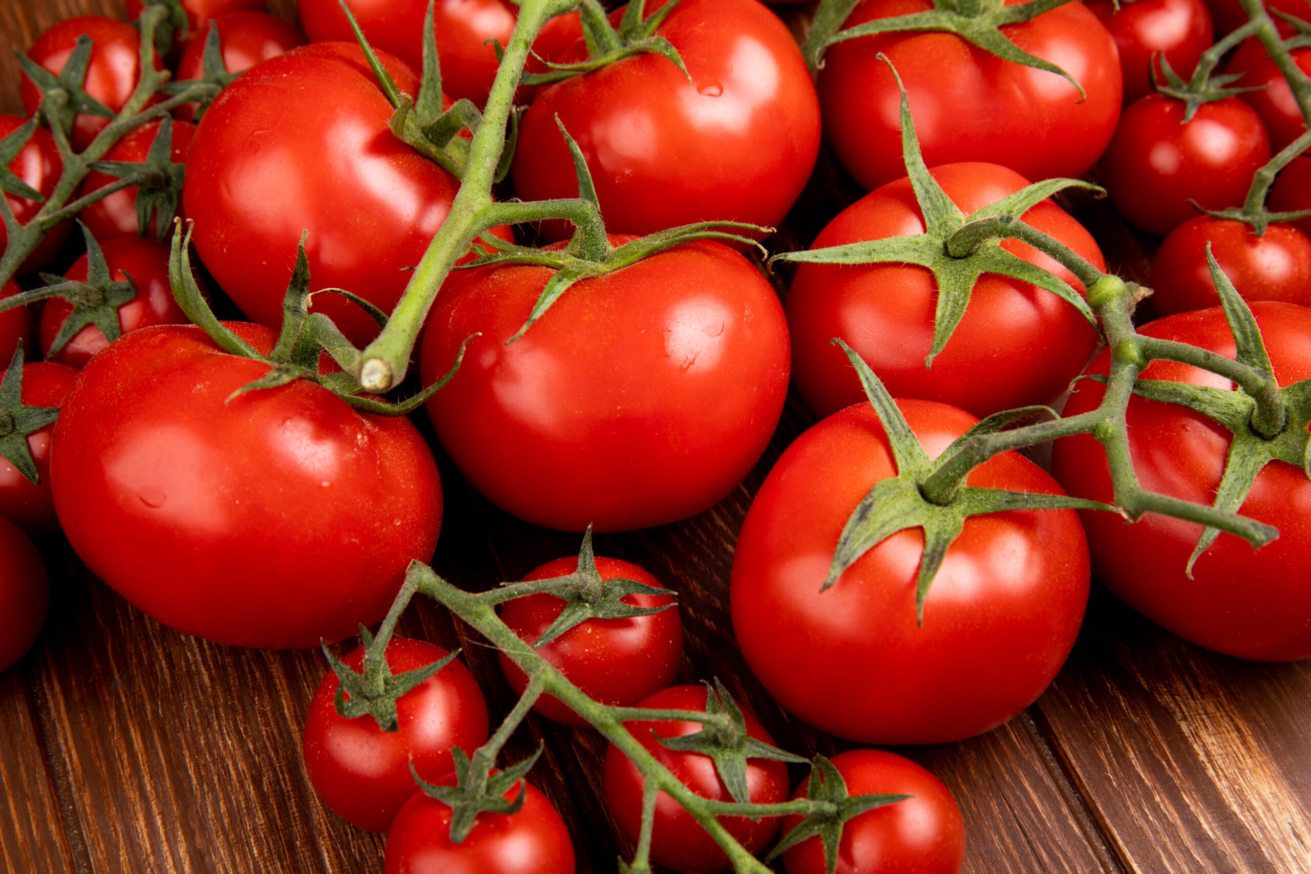 side view tomatoes wooden table scaled